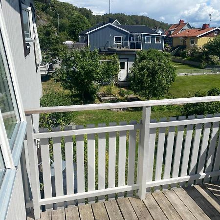 Cheerful Three Room Villa At Stroemstad City Center Екстер'єр фото