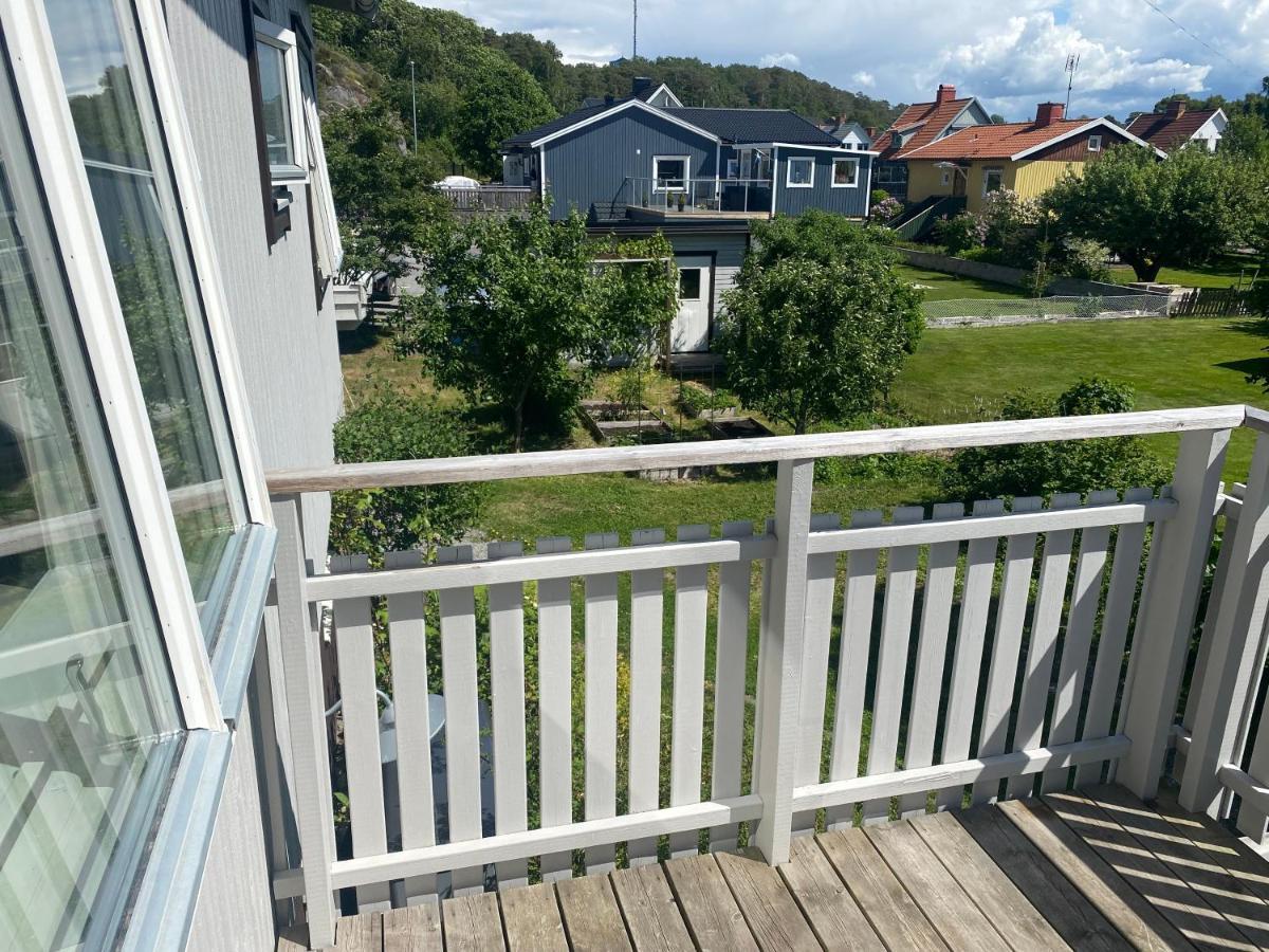 Cheerful Three Room Villa At Stroemstad City Center Екстер'єр фото
