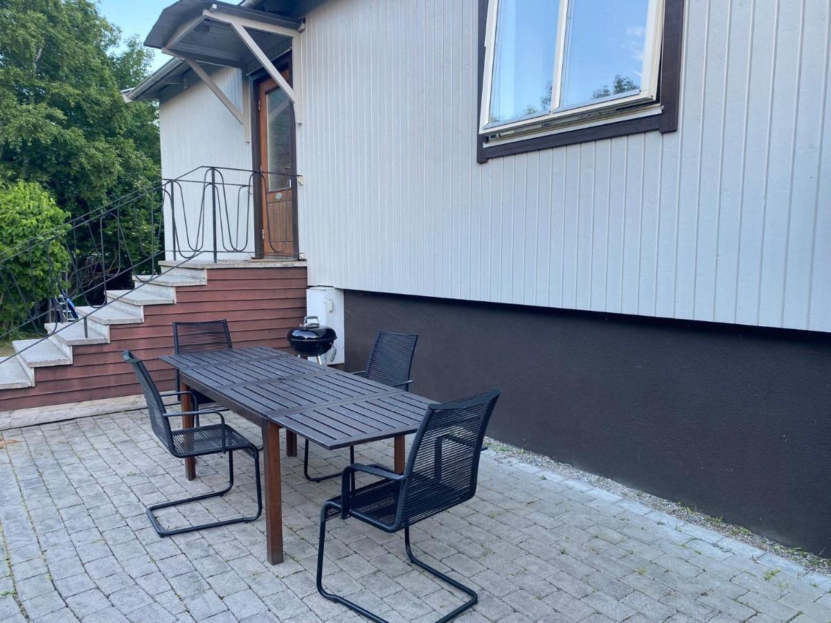 Cheerful Three Room Villa At Stroemstad City Center Екстер'єр фото