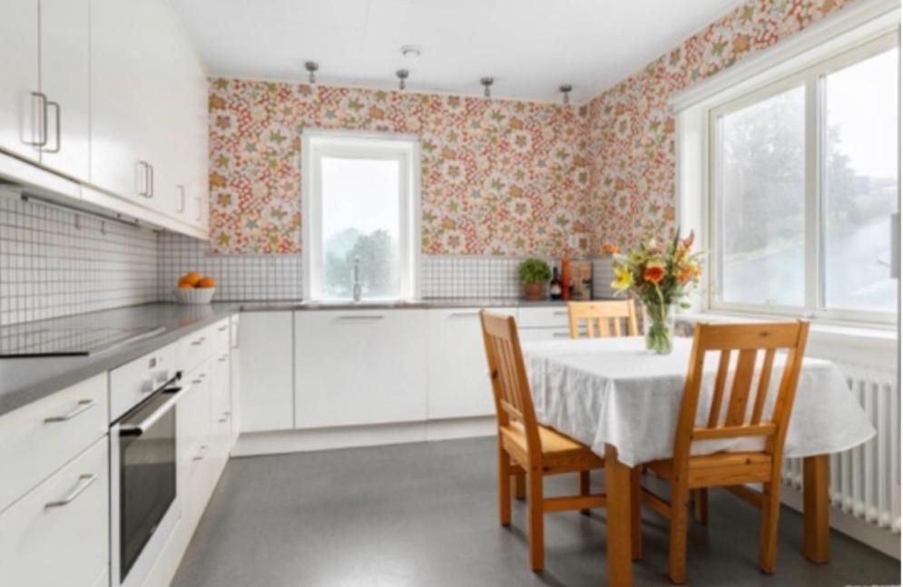 Cheerful Three Room Villa At Stroemstad City Center Екстер'єр фото
