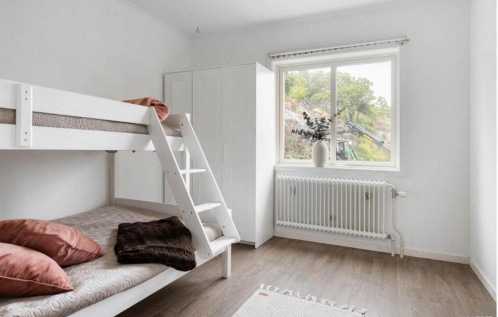 Cheerful Three Room Villa At Stroemstad City Center Екстер'єр фото