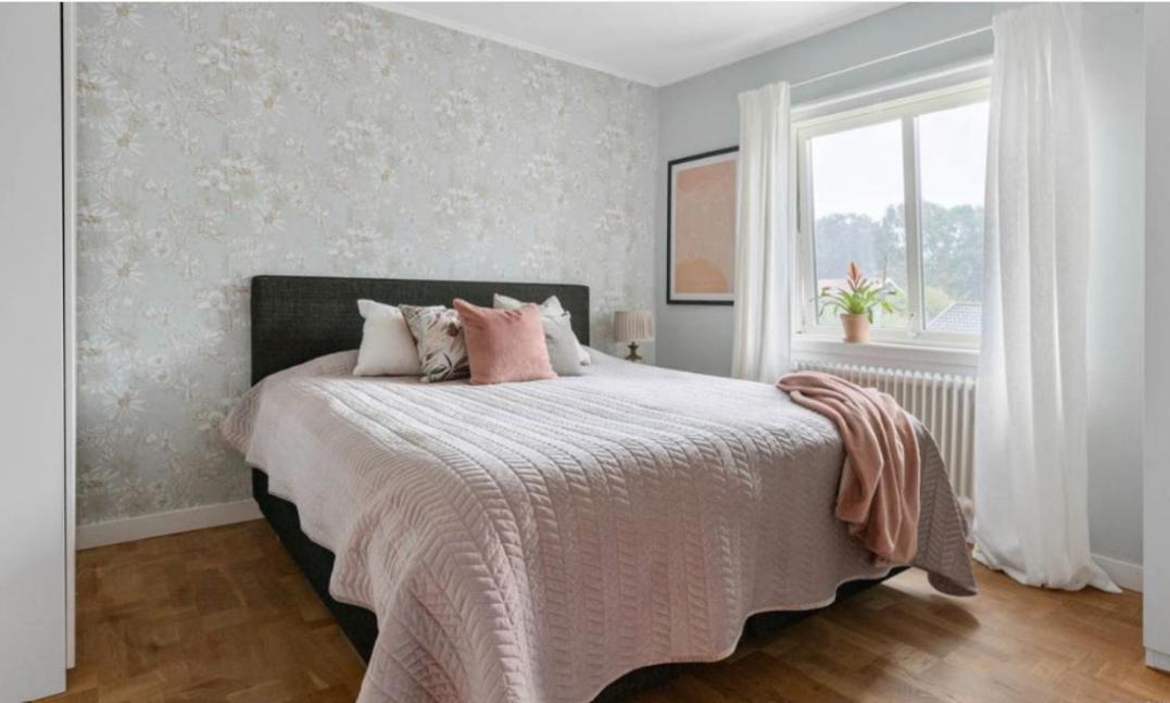 Cheerful Three Room Villa At Stroemstad City Center Екстер'єр фото